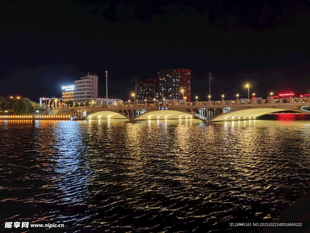 城市河畔夜景璀璨迷人劳动湖1