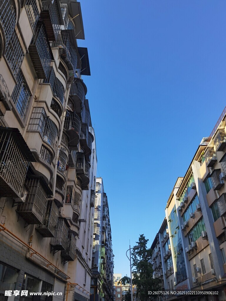 城市中林立的老旧居民楼