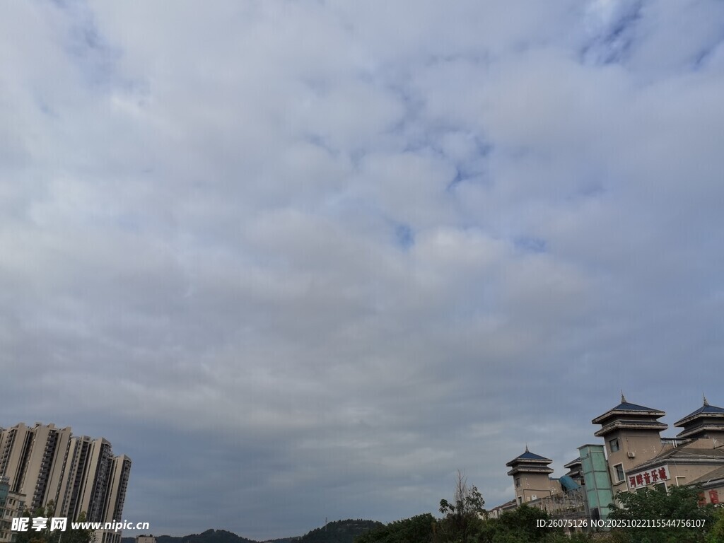 古建与云景相映成趣