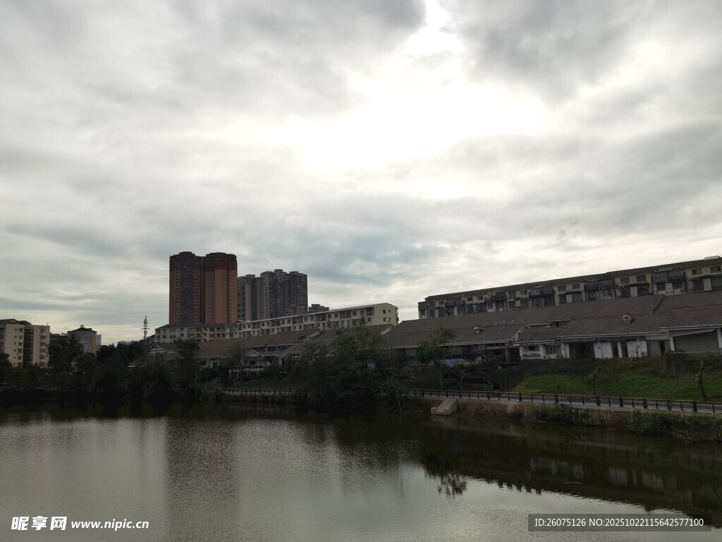 城市河畔风景