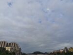 城市上空的多云景象
