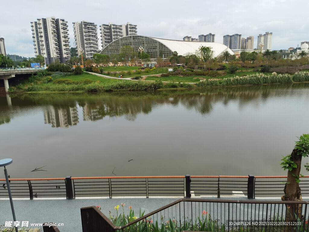 城市河畔风景