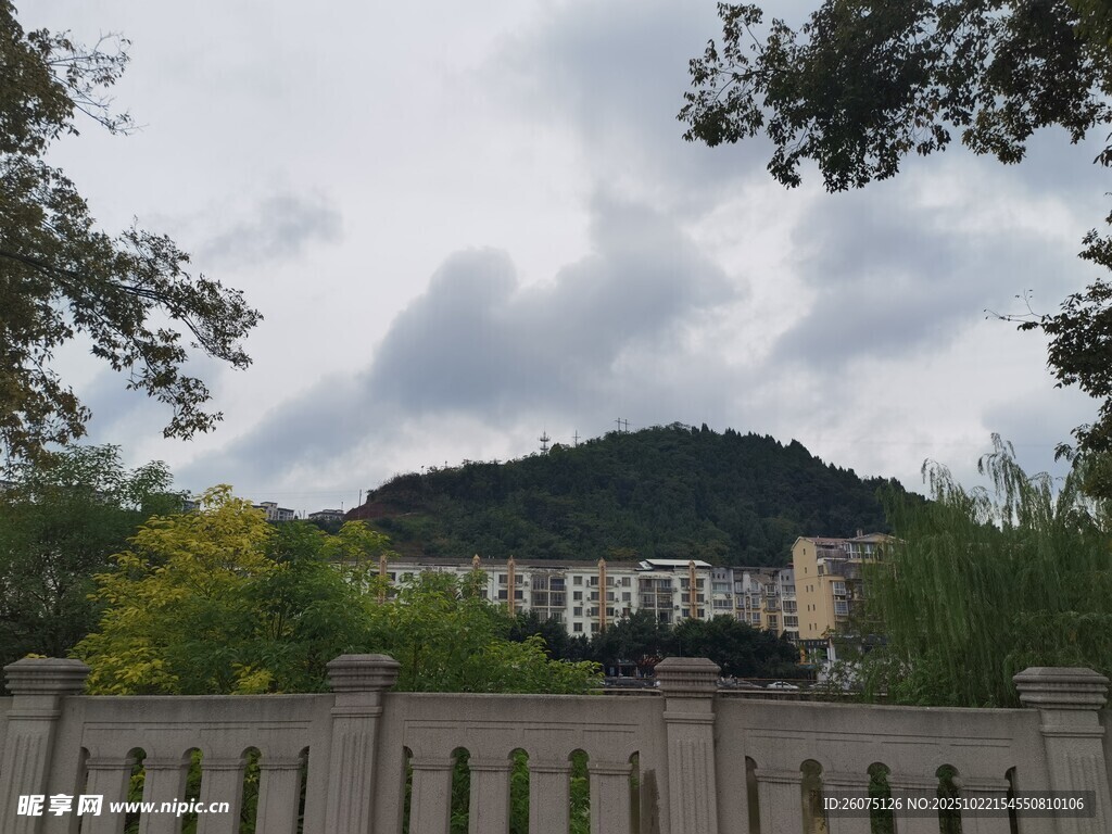 远观山林与建筑景观