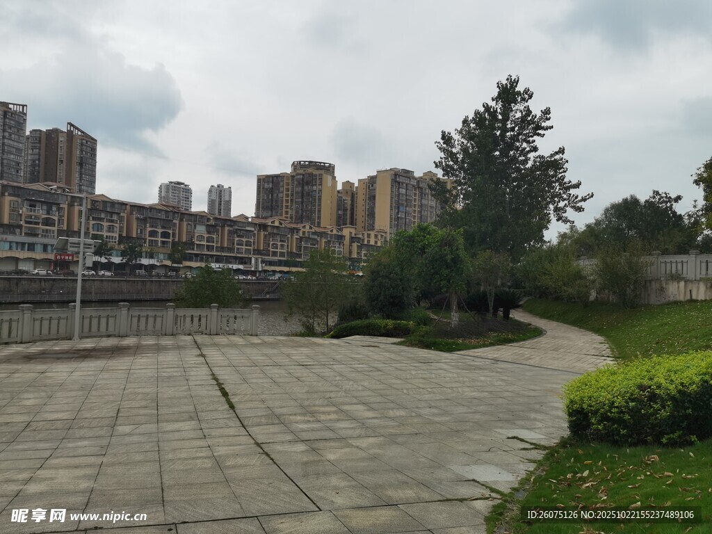 城市中开阔的户外休闲场地