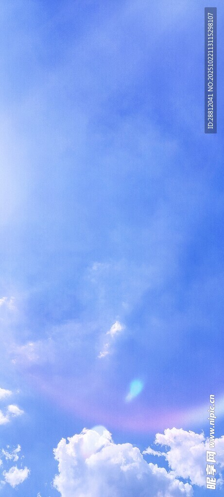 晴朗蓝天飘着朵朵白云