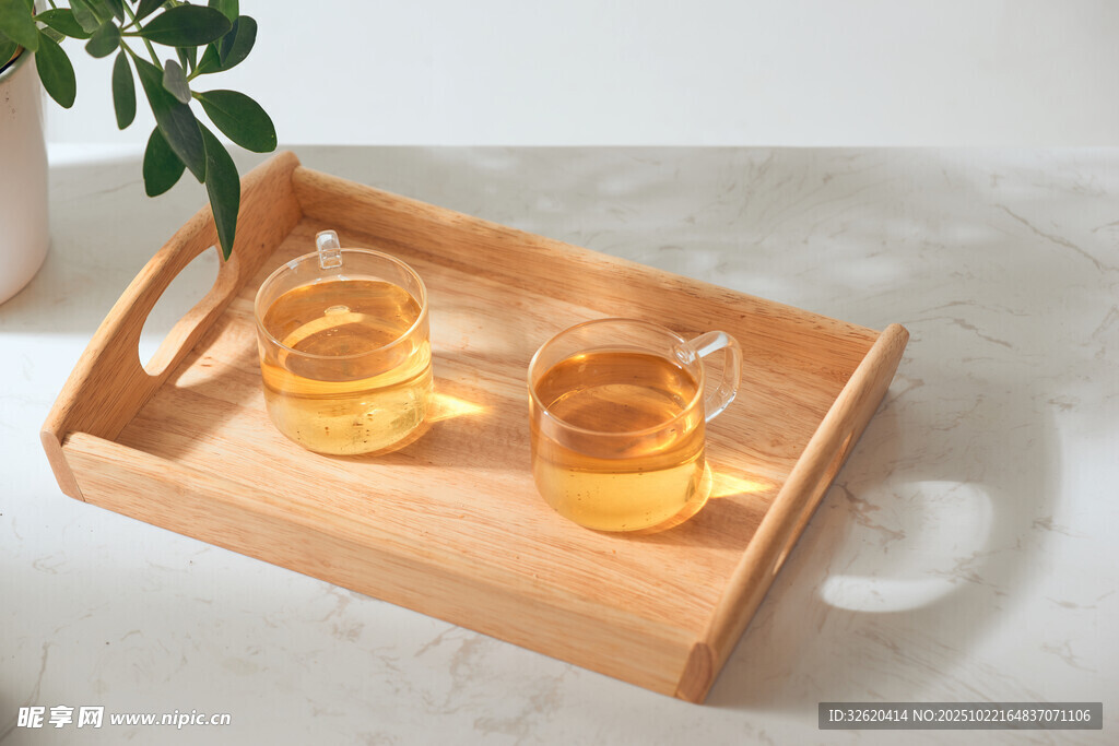 两杯热茶