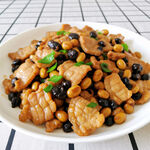 一盘豆豉炒瘦肉片，色香味俱全