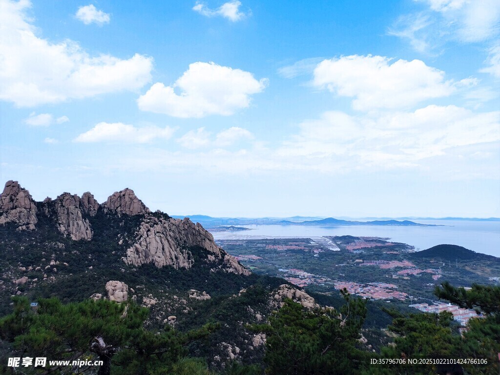 壮丽山景与广阔天际