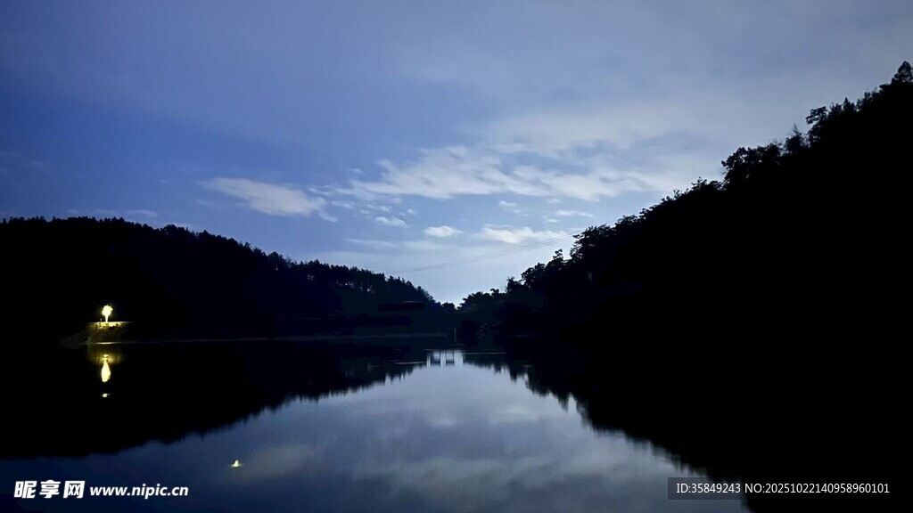 宁静湖畔夜色美景