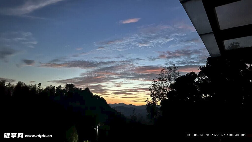 黄昏时分的天空美景