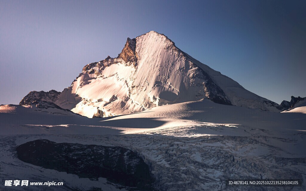 壮丽雪山景色