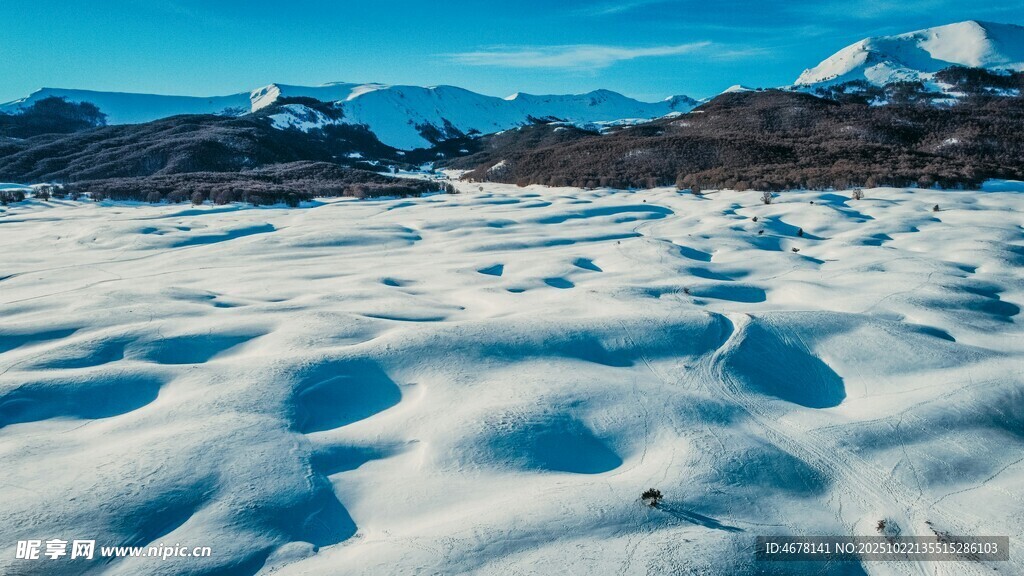 壮丽雪山冰封大地景观