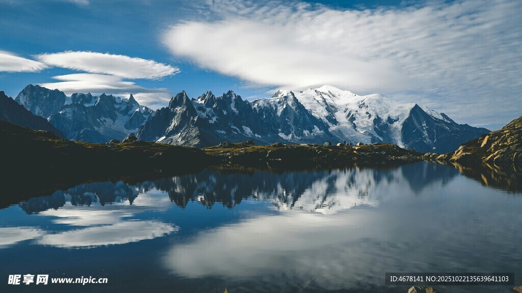 雪山湖泊绝美倒影景观