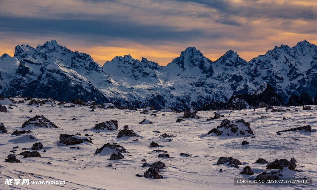 雪山壮丽美景