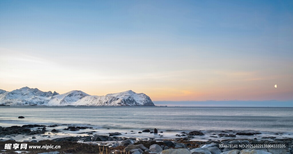 北极圈绝美冰雪海岸风光