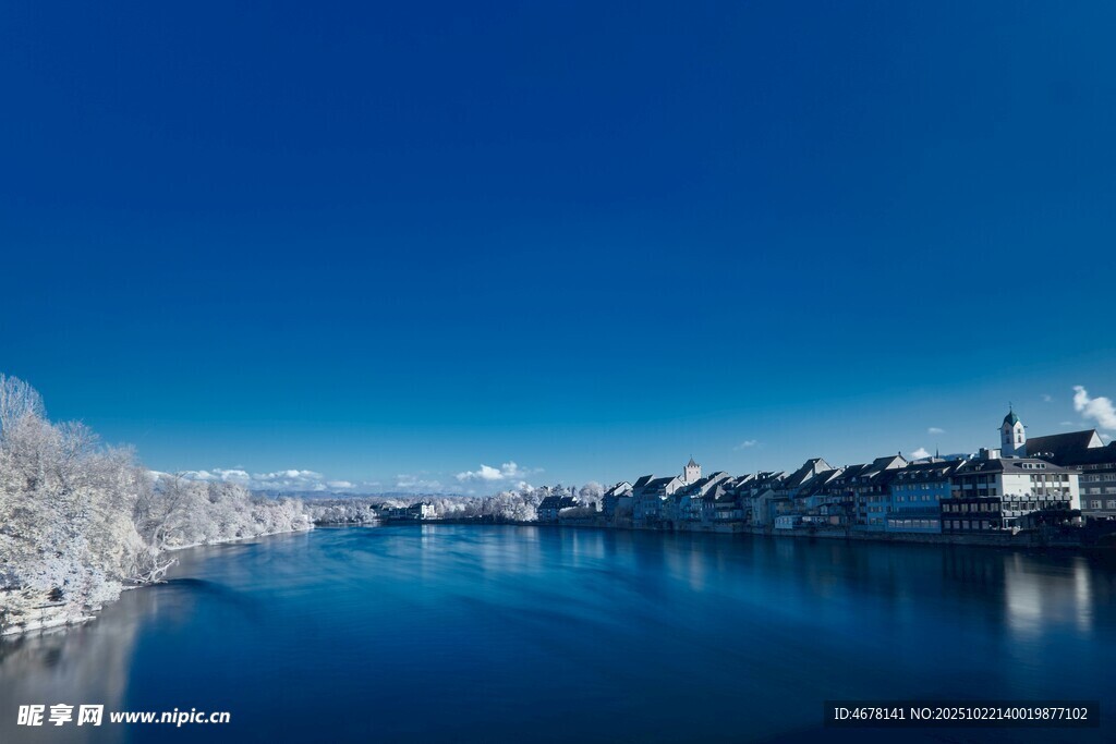 冬日静谧湖景风光
