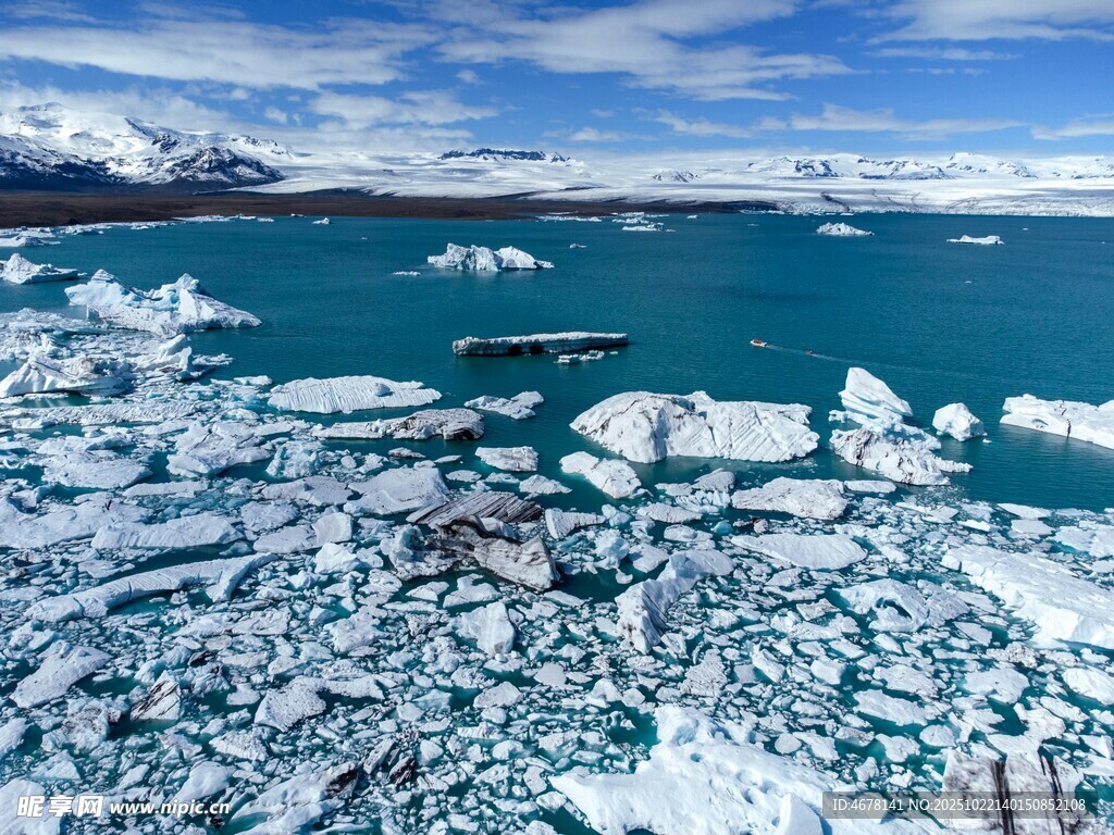 冰川海域的浮冰景观