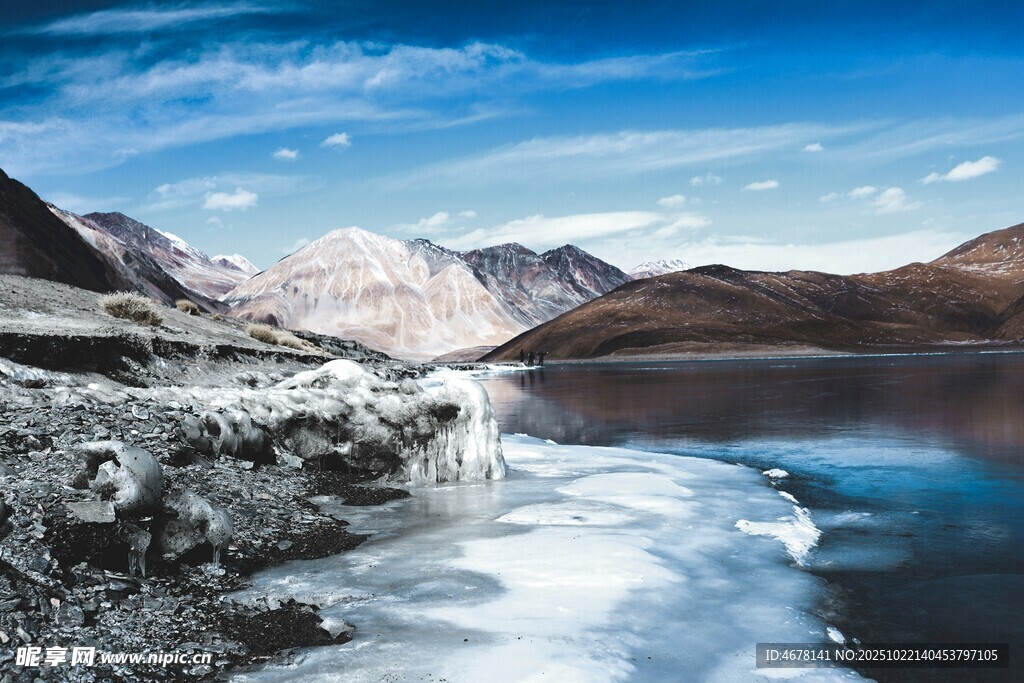 雪山湖泊壮丽自然景观