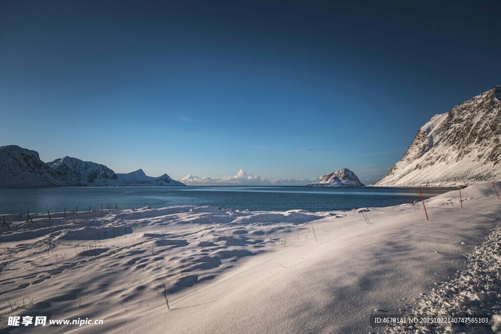 冬日雪域海岸壮丽风光