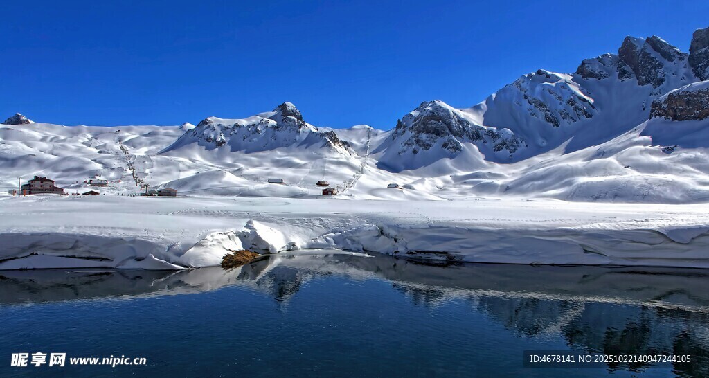 雪山湖泊美景