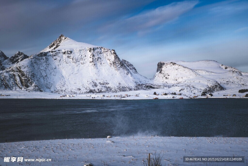 雪山湖泊美景