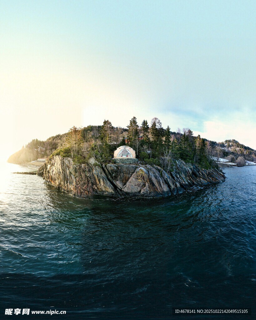 海中孤岛上的自然景致