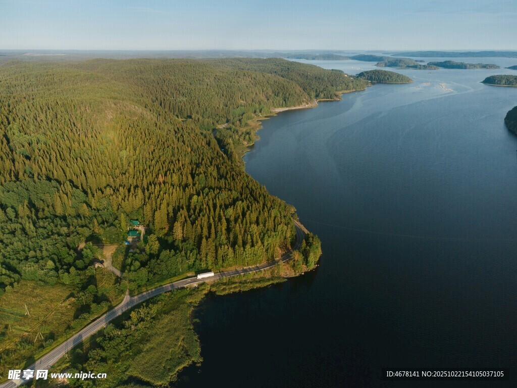 湖畔公路美景