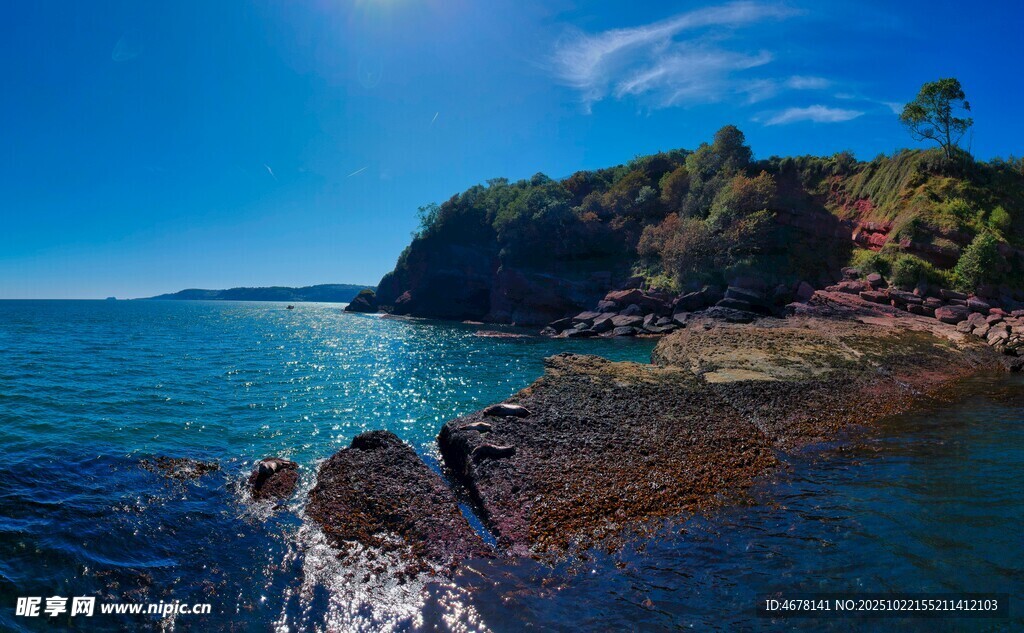 海岸风光一人独赏美景