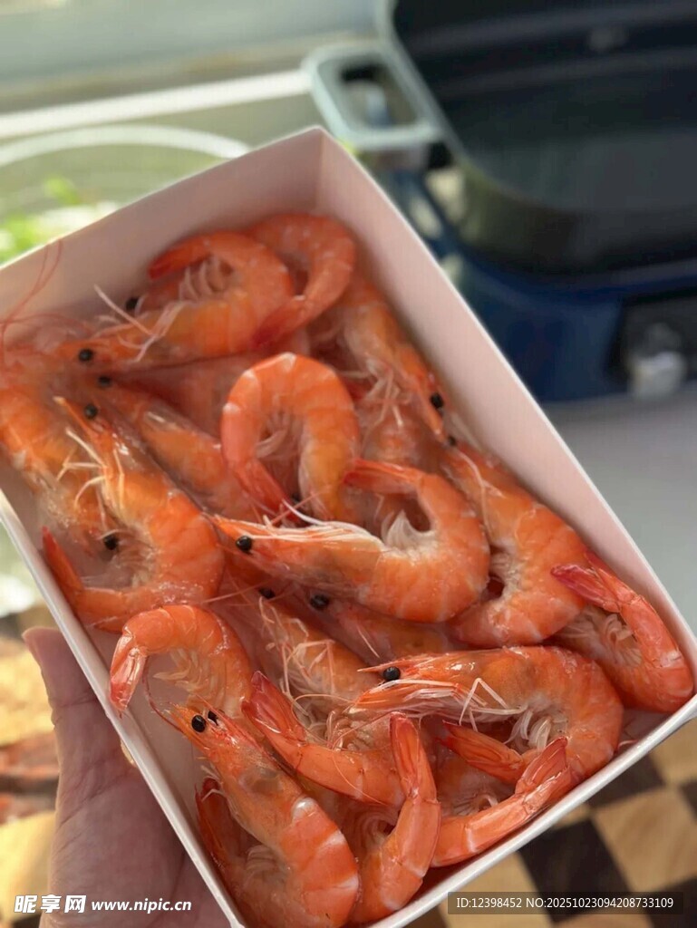 盒装鲜虾色泽诱人
