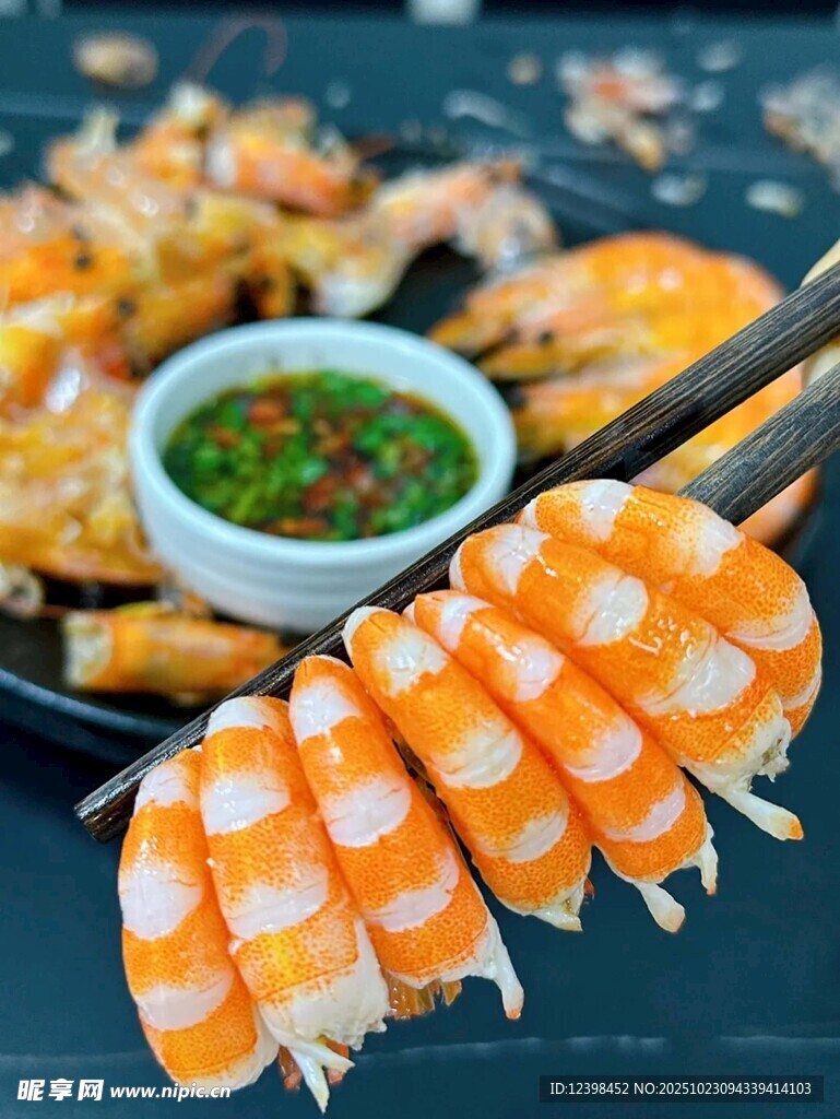 美味蟹柳摆盘配蘸料