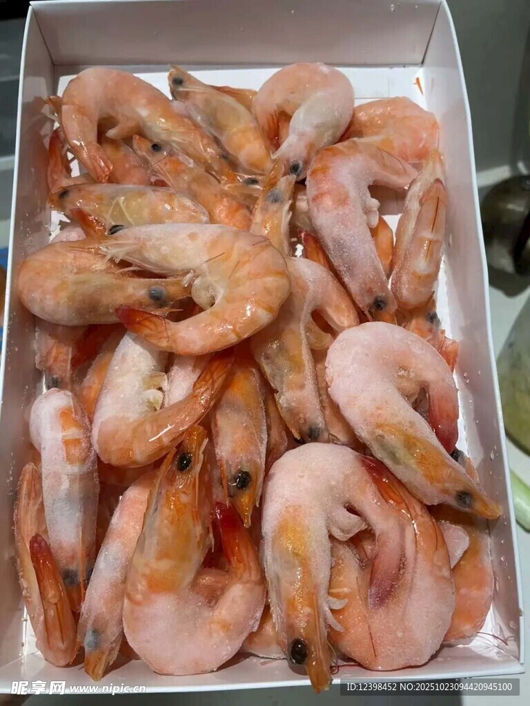 新鲜大虾满满一盒