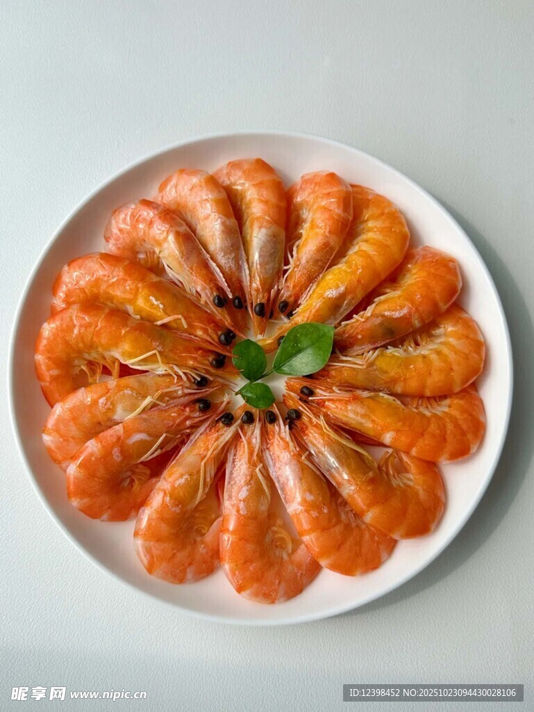 美味摆盘的鲜嫩大虾
