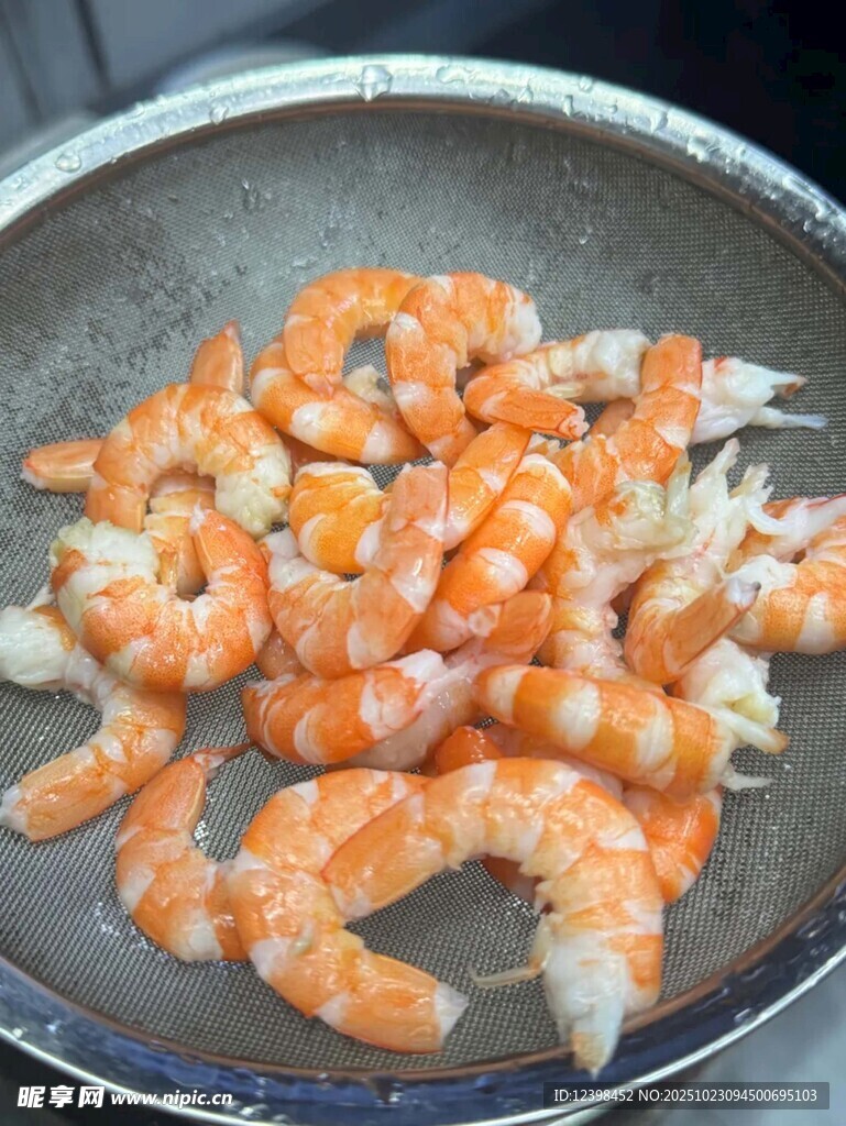锅中美味虾仁