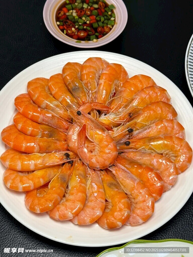 美味大虾摆盘精致诱人