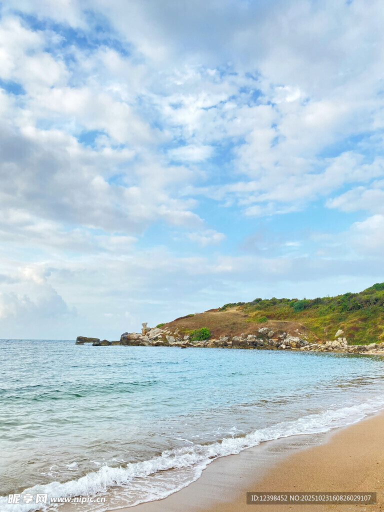 美丽海滨沙滩风景图