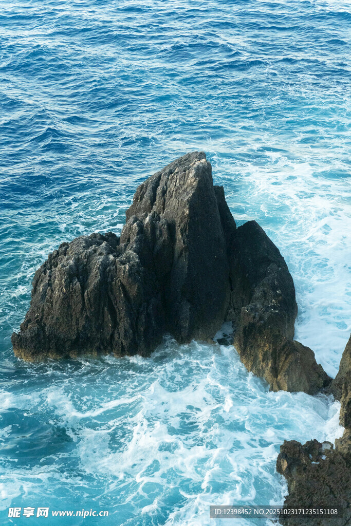 海边礁石