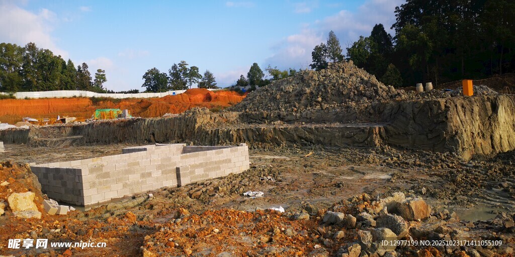 施工现场的建筑基础场景