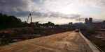 黄昏下的城市道路施工现场