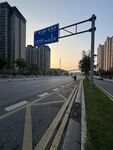 城市道路黄昏景象
