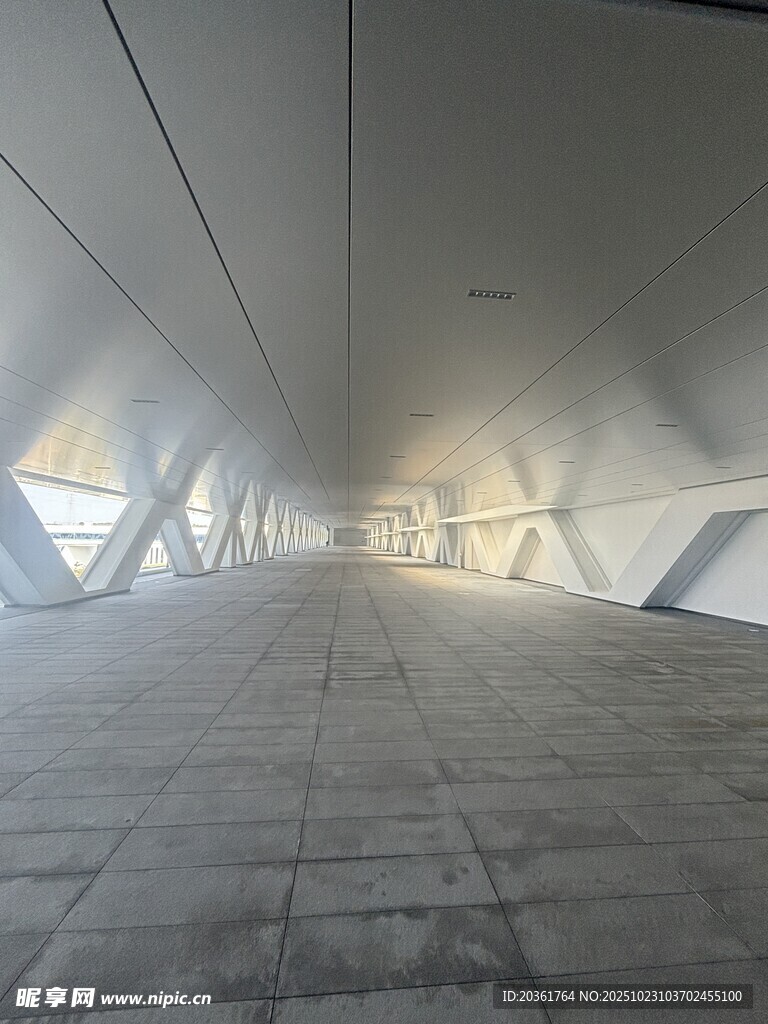 未来感几何隧道空间