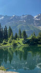 山间静谧湖景