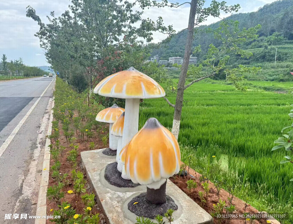 路边蘑菇造型景观装置