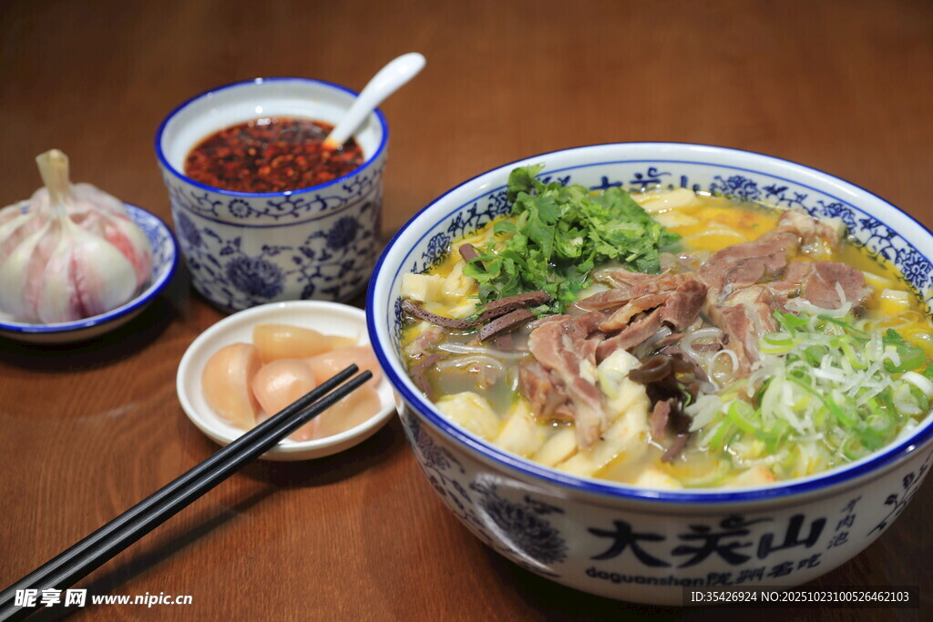 关山陇州羊肉泡馍