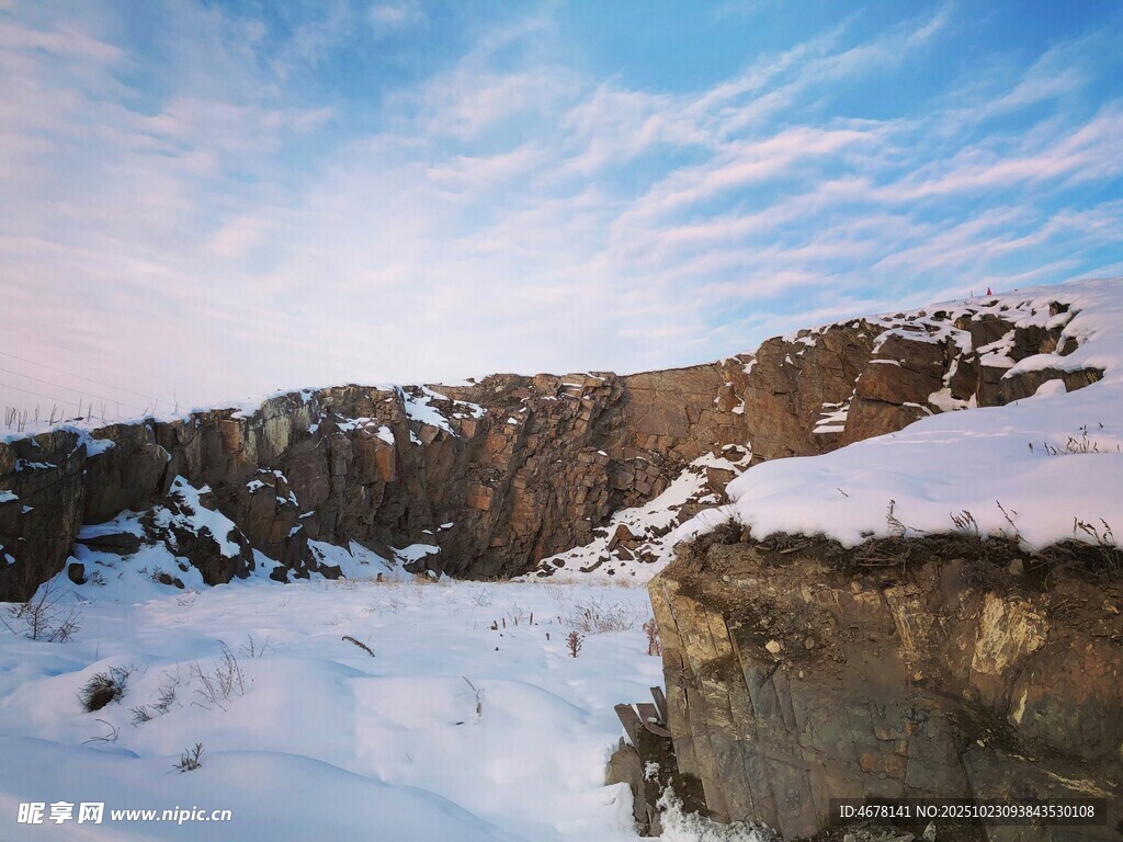 冬日雪山壮丽景观