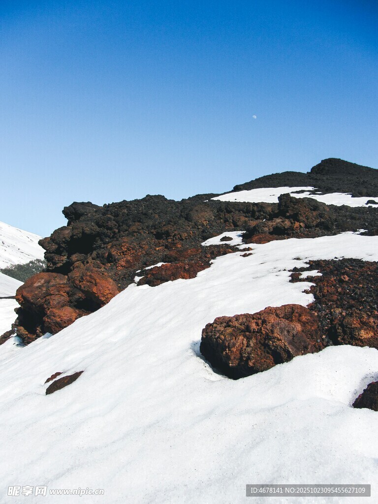 雪山岩石景观