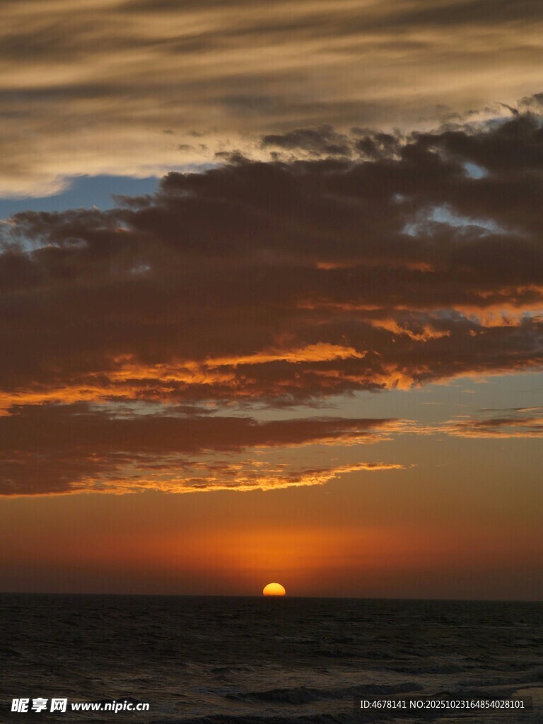 海上日落美景