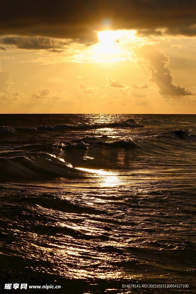 海上落日余晖美景