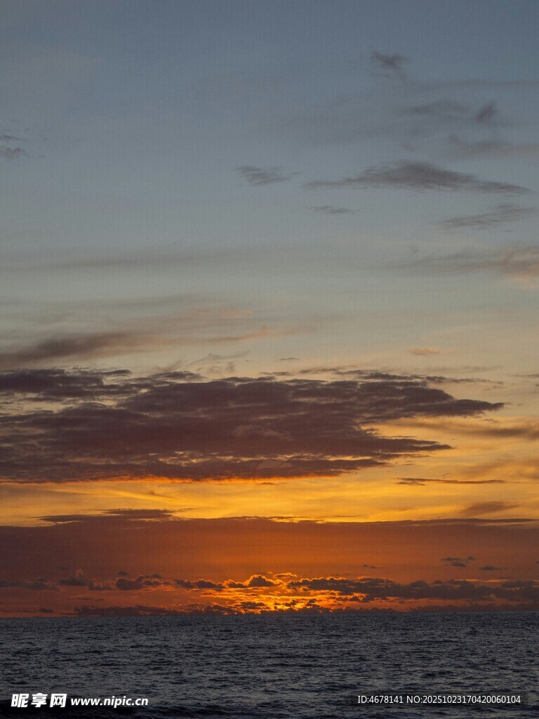 海上绝美日落景象