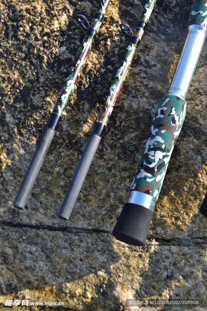 户外精美花纹钓鱼竿展示