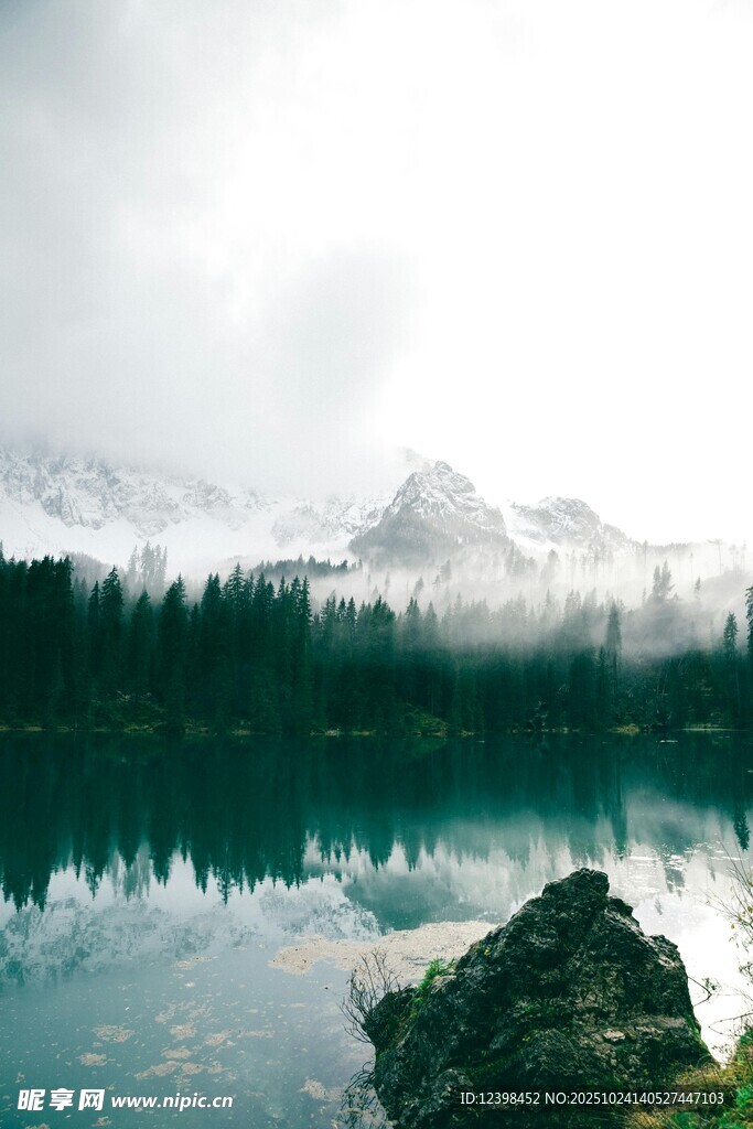 静谧山水间的自然美景